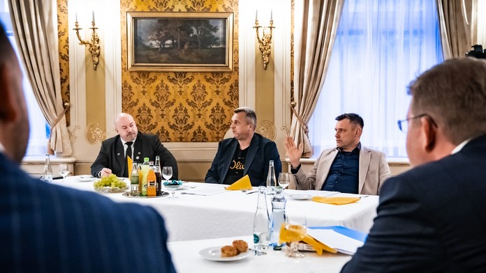 Huliak nechápe, prečo ho Danko nezobral na koaličnú radu, chce hovoriť s premiérom