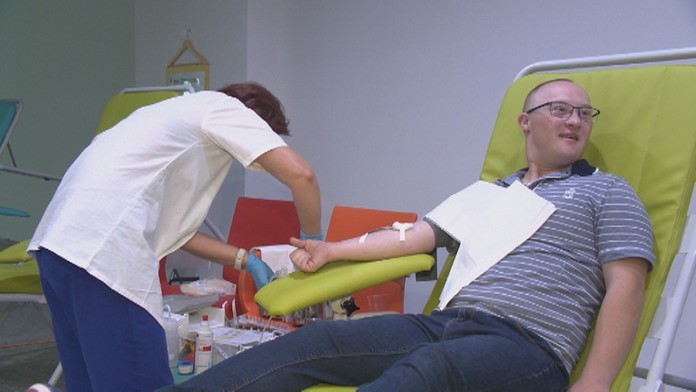 Mirko daruje krv pravidelne