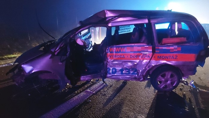 Hromadná nehoda na D1 pri Považskej Bystrici má jedného mŕtveho a šiestich zranených. Údajný vinník urobil nepochopiteľnú vec