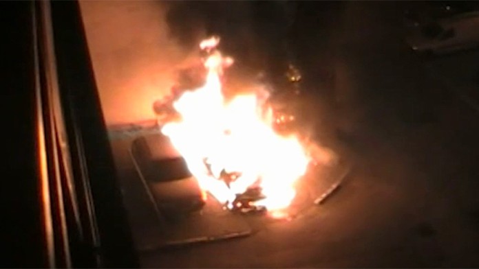 Horiace autá na košickom Sídlisku KVP.