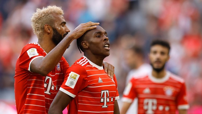 Za Bayern skóroval 17-ročný tínedžer, prispel k divokej prestrelke v Allianz Aréne. Vyhral aj Dortmund