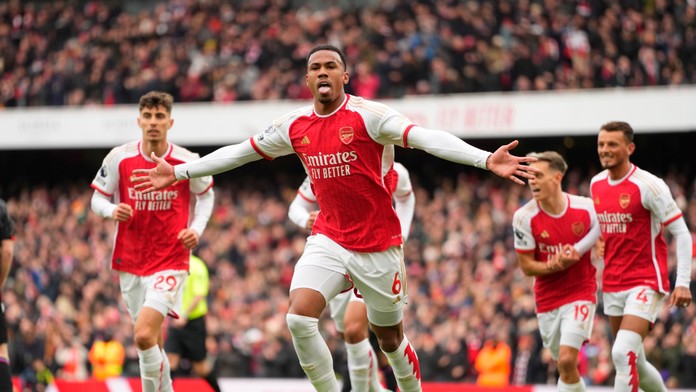 Arsenal po jasnom triumfe poskočil na tretie miesto. Z výhry sa tešil aj Brentford