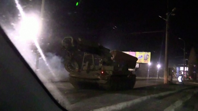 VIDEO: Svedok nakrútil kolóny vojenských vozidiel aj tanky na okraji Donecka