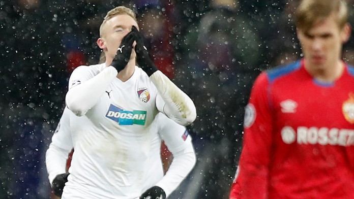 Roman Procházka z Viktorie Plzeň sa teší z gólu v Lige majstrov.