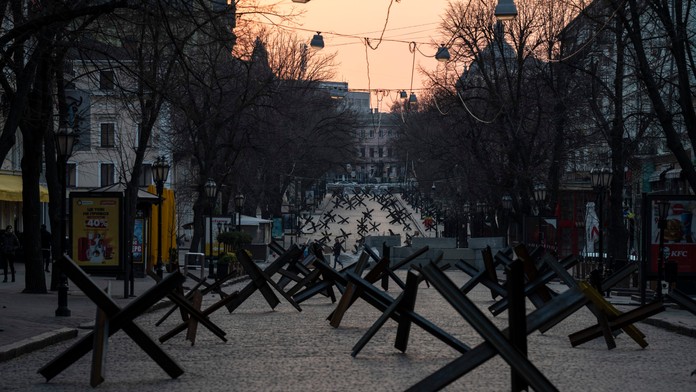 Protitanková bariéra na ceste v Odese.