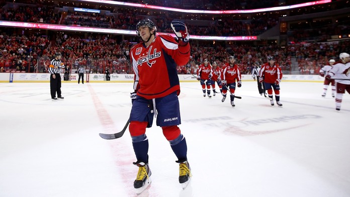 Alexander Ovečkin vyrovnal Bondrov klubový rekord - 825 bodov.