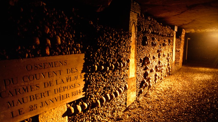 Parížske katakomby.