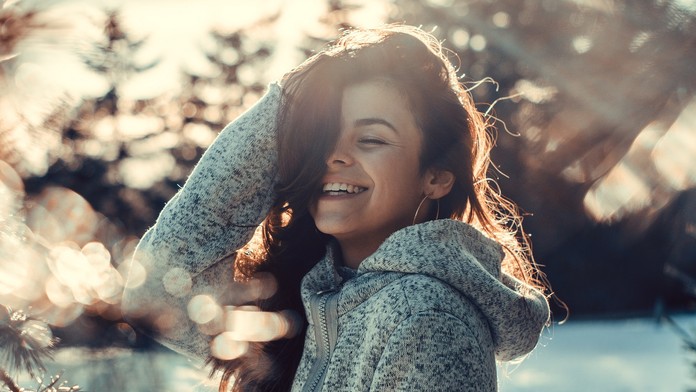 Ako sa starať o vlasy počas zimných mesiacov tak, aby ste o ne neprišli?