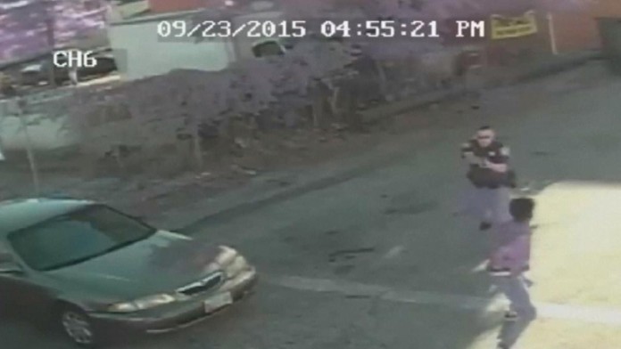 Policajt zastrelil neozbrojeného mladíka.