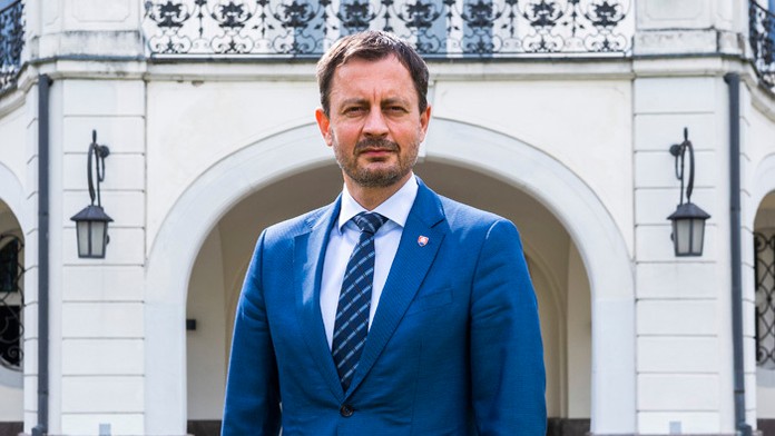 Premiér Eduard Heger.