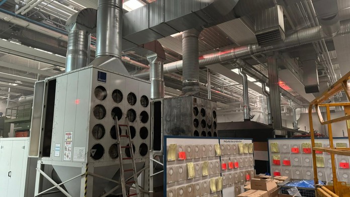 Požiar vo firme v Šamoríne. Evakuovať museli takmer 50 pracovníkov