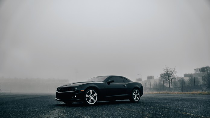 Čierne auto, ilustračný obrázok.