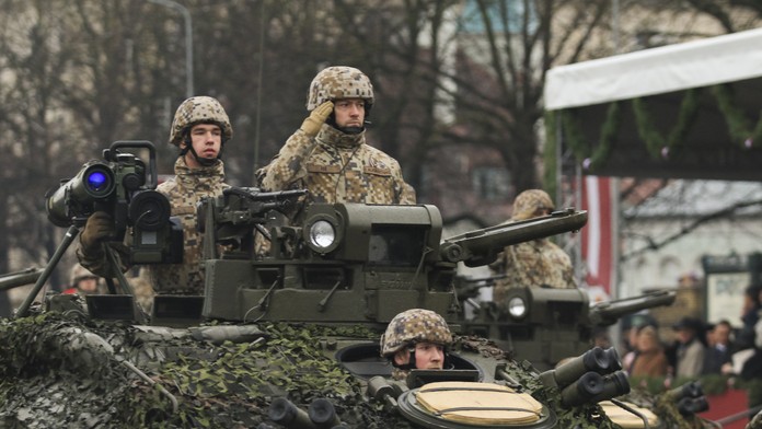 Jedna z európskych krajín obnoví povinnú vojenskú službu. Obáva sa Ruska