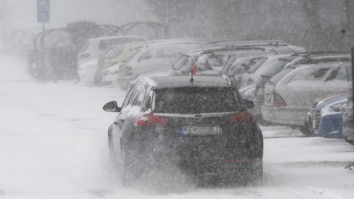 Slovensko zasiahne v sobotu silný vietor. Na vrcholoch hôr v šiestich okresoch môže dosiahnuť rýchlosť až 180 km/h