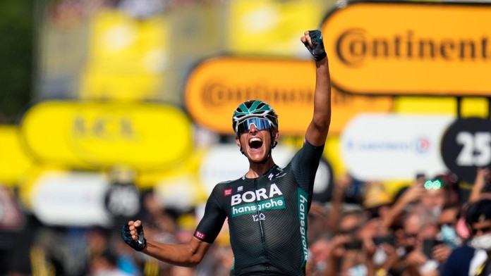 Víťazné gesto Nilsa Politta v cieli 12. etapy Tour de France..jpg