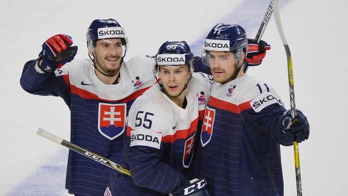 Na snímke hráči Slovenska sprava Peter Čerešňák, Mário Bližňák a  Dávid Skokan oslavujú víťazstvo.