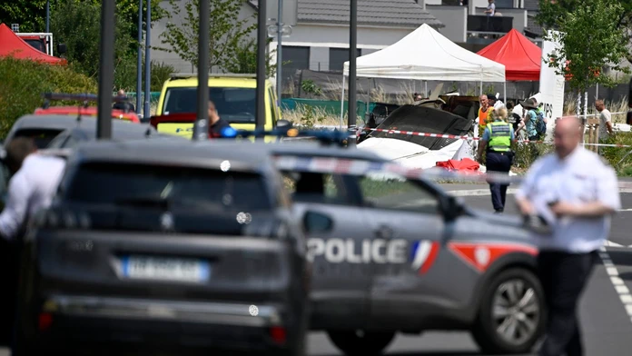 Letecké nešťastie vo Francúzsku: Po páde lietadla v obci Tomblaine zahynulo 11 ľudí