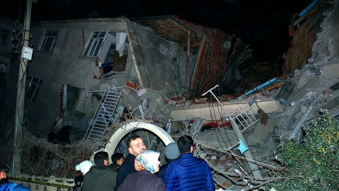 Sprava Timo Werner a Dayot Upamecano z Lipska oslavujú gól proti Unionu Berlín.