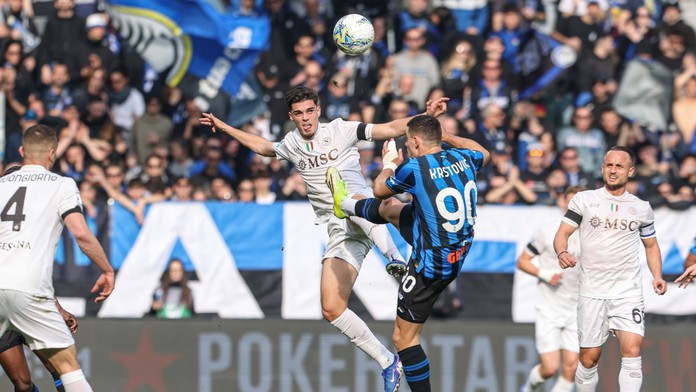 Serie A: Neapol tesne prehral na prvú priečku výraznejšie stráca. Úlohu favorita nepotvrdilo ani AC Miláno