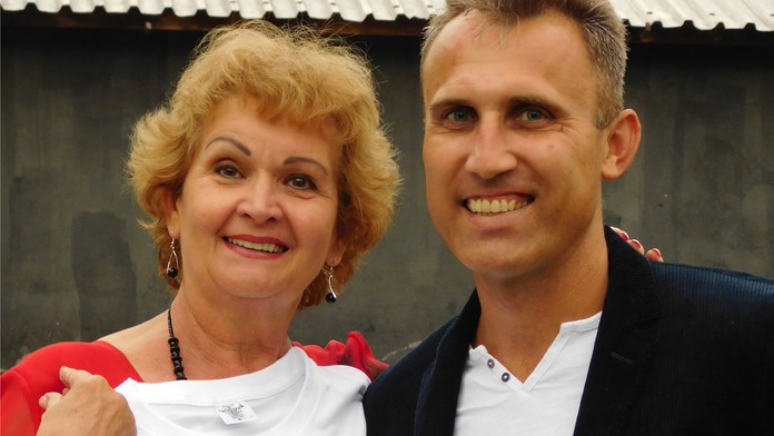 Gizku Oňovú prekvapili s tričkami HÝBSA Slovensko.