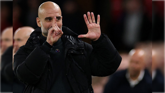 VIDEO: Ráno dostaneš vyhadzov, kričali fanúšikovia Liverpoolu. Guardiola pobavil teatrálnym gestom