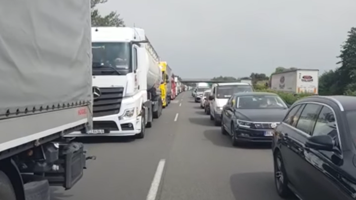 Dopravné zápchy na D2