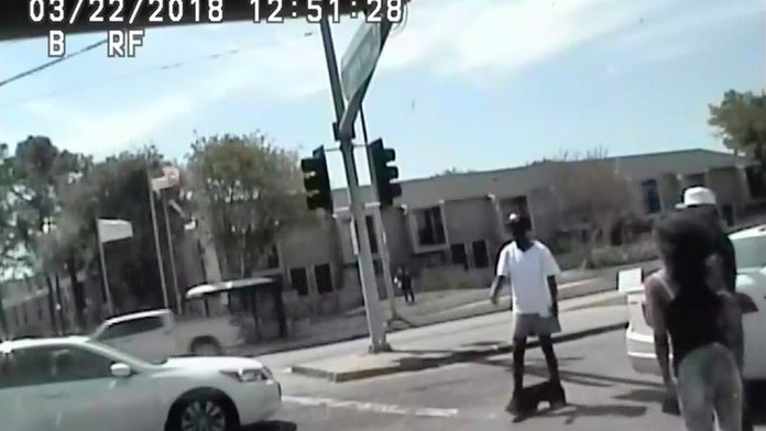 Neozbrojeného Dannyho Thomasa zastrelil policajt 