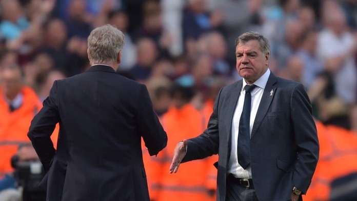 David Moyes (otočený chrbtom) a Sam Allardyce..jpg