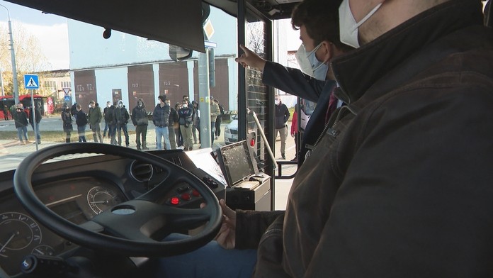 Boj o vodičov pokračuje. 