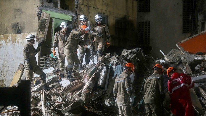 Trosky zrúteného domu.