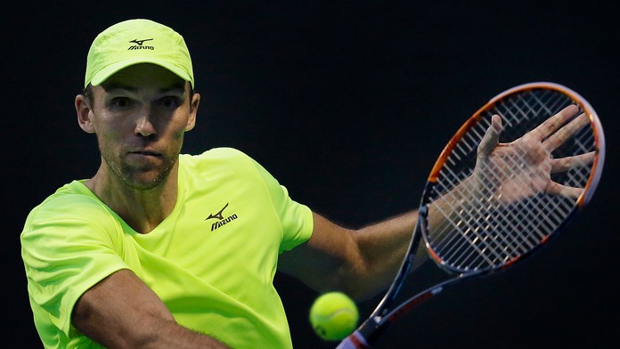 Ivo Karlovič počas duelu 1. kola Australian Open 2017 proti Horaciovi Zeballosovi.