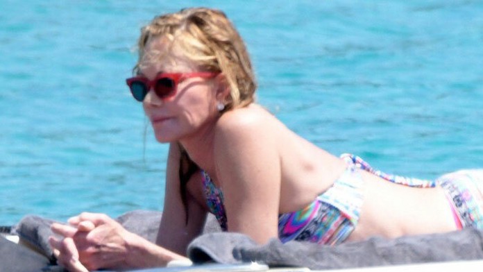 Melanie Griffith si užíva dovolenku na Sardínii