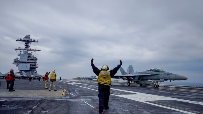 Na snímke najväčšia vojnová loď na svete.