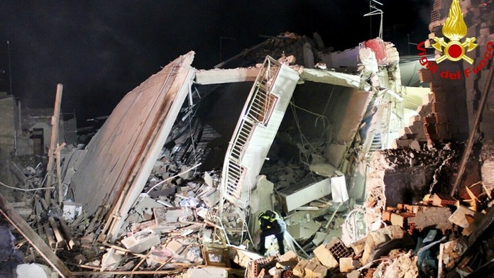 Zrútený dom v meste na Sicílii.