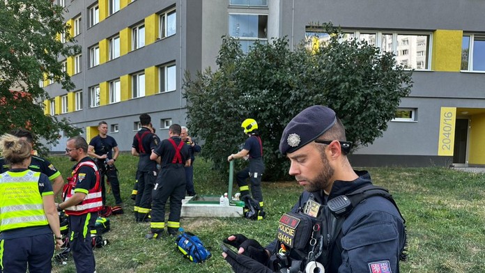 Tlaková skúška potrubia sa skončila tragédiou. Jeden muž zomrel na mieste, druhý v nemocnici bojuje o život