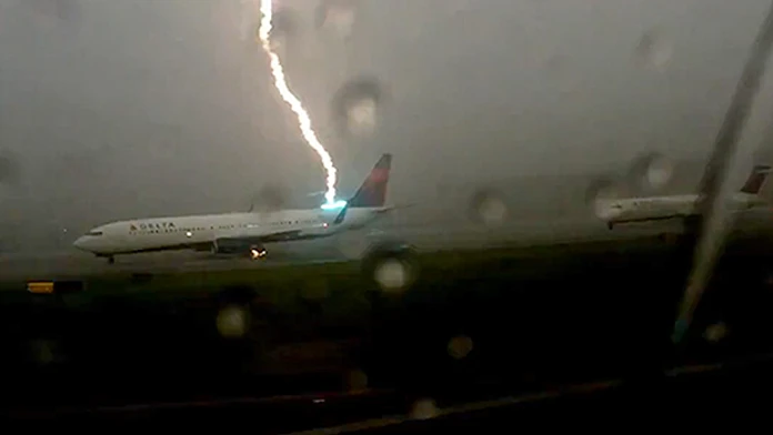 PLANE_3413422b.jpg