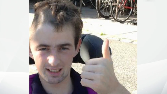 Džokej Brian Toomey po páde 