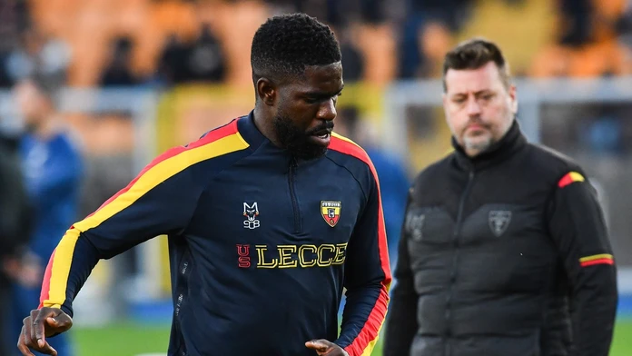 V Serii A sa trestalo za rasizmus. Umtiti opúšťal ihrisko v slzách