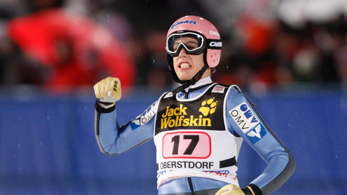  Na archívnej snímke rakúsky skokan na lyžiach Lukas Müller 