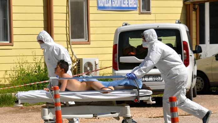 Jedna zo zranených obetí po údajnom chemickom útoku.