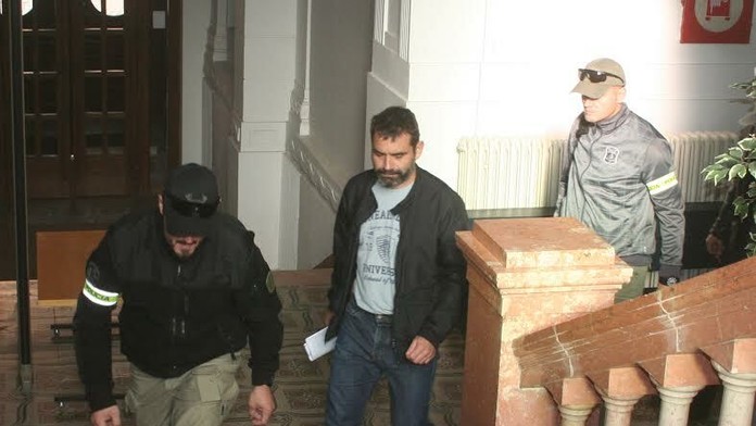 Na snímke uprostred Radovan Jurika obvinený zo zločinu prijímania úplatku