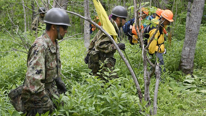 Japonskí policajti a príslušníci polovojenských síl pátrali po sedemročnom chlapcovi Jamatovi Tanukovi.