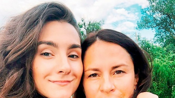 Študentka Sofia Sapegaová s matkou