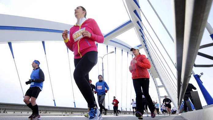 V Bratislave sa koná tradičný maratón, MHD bude mať výpadky a niektoré ulice uzavrú