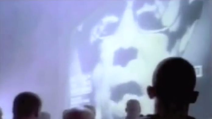 Veľký Brat sa prihovára k poddajnému obyvateľstvu