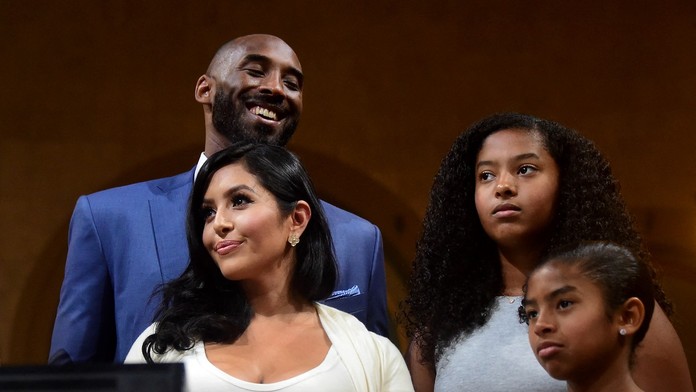 S fotografiami z tragédie sa zaobchádzalo bez úcty. Rodina Kobeho Bryanta dostane milióny