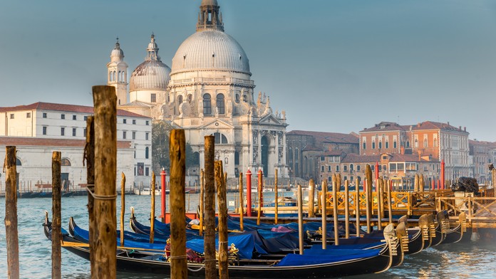 Gondoly v Benátkach. Ilustračná snímka. 