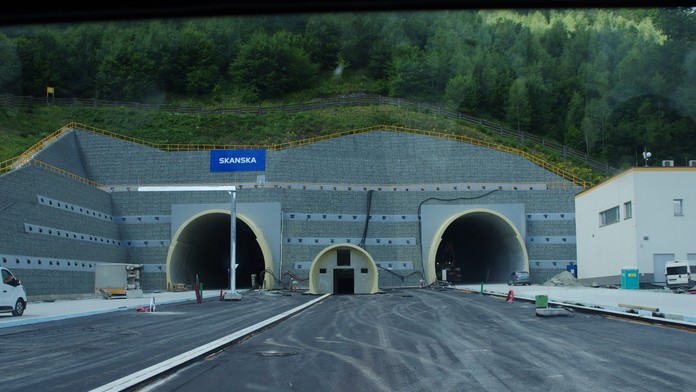 Motoristi sa konečne dočkajú: Tunel Višňové je takmer hotový, tvrdí Ráž