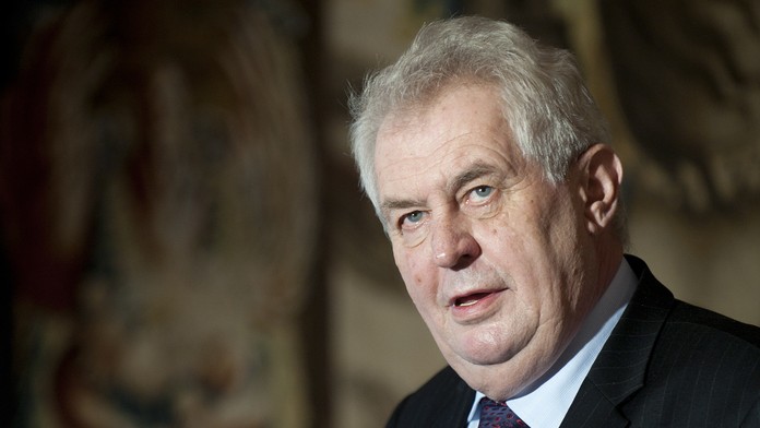 Zeman udelí milosť manželom, ktorých odsúdili za obchod so šamanským nápojom