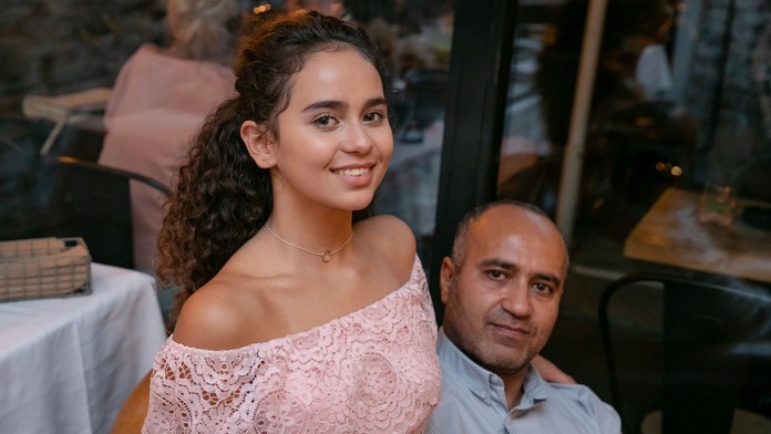 Karina Qayumová s otcom. 